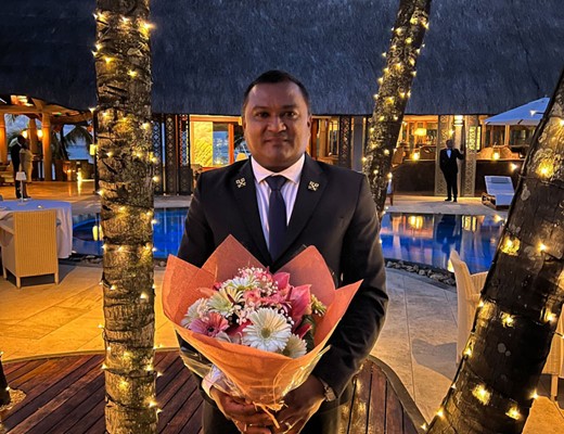  Royal Palm Beachcomber Luxury - Le Chef Concierge Vijay Huradon reçoit la distinction Clefs d’Or